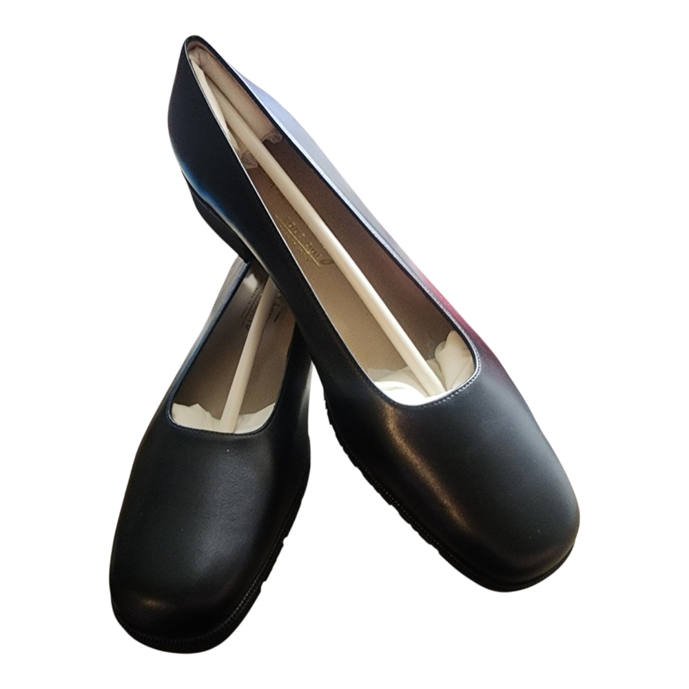Salvatore Ferragamo Vintage Black Leather Square Toe Pumps Size 7.5 B NWOB